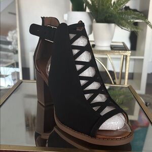 Chic Black Lace-Up Heeled Sandals